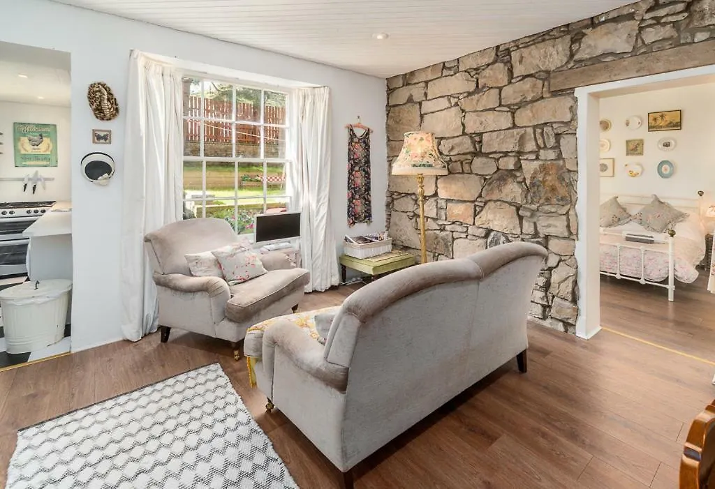 Vintage Apt, Pvt Garden, Wifi, New Town Edinburgh 0*,  United Kingdom
