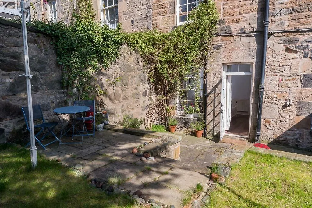 Vintage Apt, Pvt Garden, Wifi, New Town Edinburgh Apartment