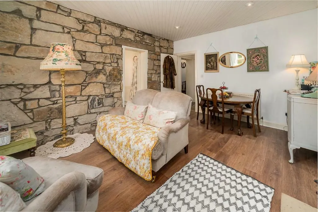 Vintage Apt, Pvt Garden, Wifi, New Town Edinburgh Apartment