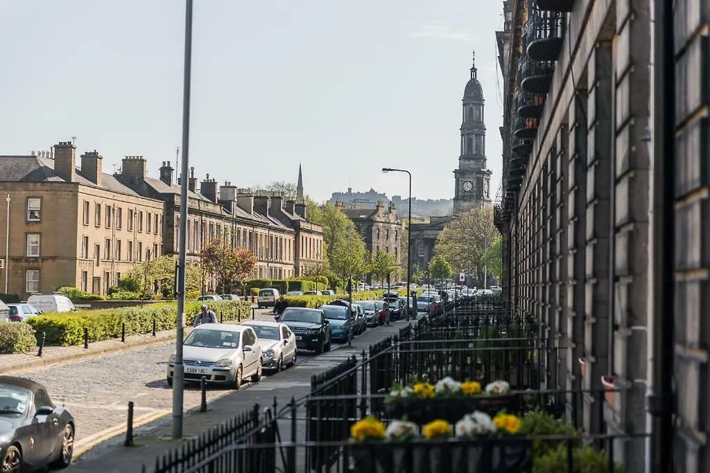 Vintage Apt, Pvt Garden, Wifi, New Town Edinburgh 0*,  United Kingdom